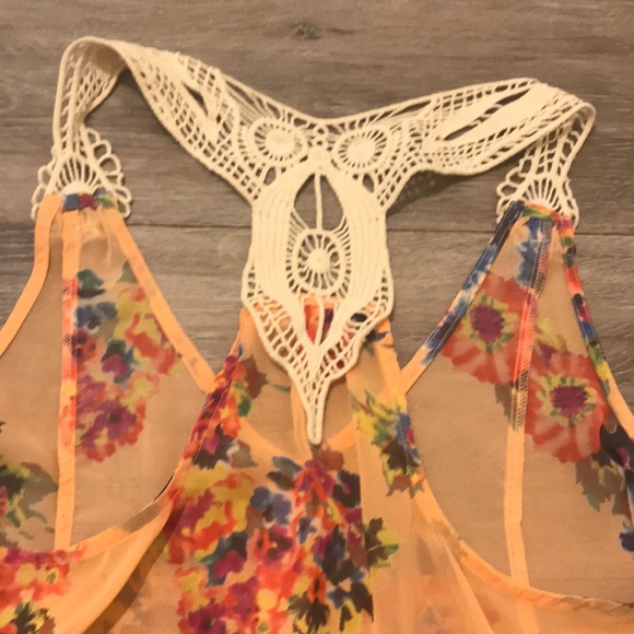 Top 🌸 - Picture 3 of 4